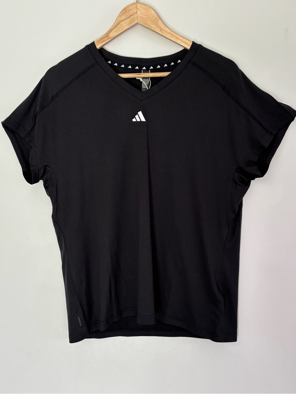 Adidas Women’s Black Athletic  Vneck Tshirt Size XL NEW NWT Running Gym *E57